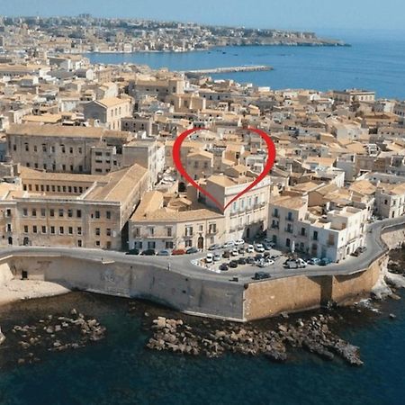 Casa Nagale- Una Suite Di Charme Nel Cuore Di Ortigia A 50 Mt Dal Mare Syracuse Luaran gambar