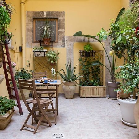 Casa Nagale- Una Suite Di Charme Nel Cuore Di Ortigia A 50 Mt Dal Mare Syracuse Luaran gambar