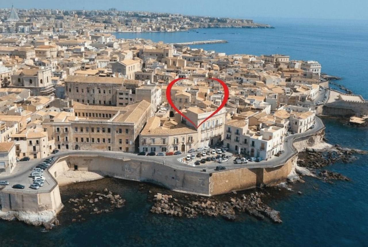 Casa Nagale- Una Suite Di Charme Nel Cuore Di Ortigia A 50 Mt Dal Mare Syracuse Luaran gambar