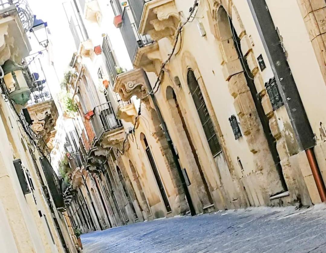 Casa Nagale- Una Suite Di Charme Nel Cuore Di Ortigia A 50 Mt Dal Mare Syracuse Luaran gambar