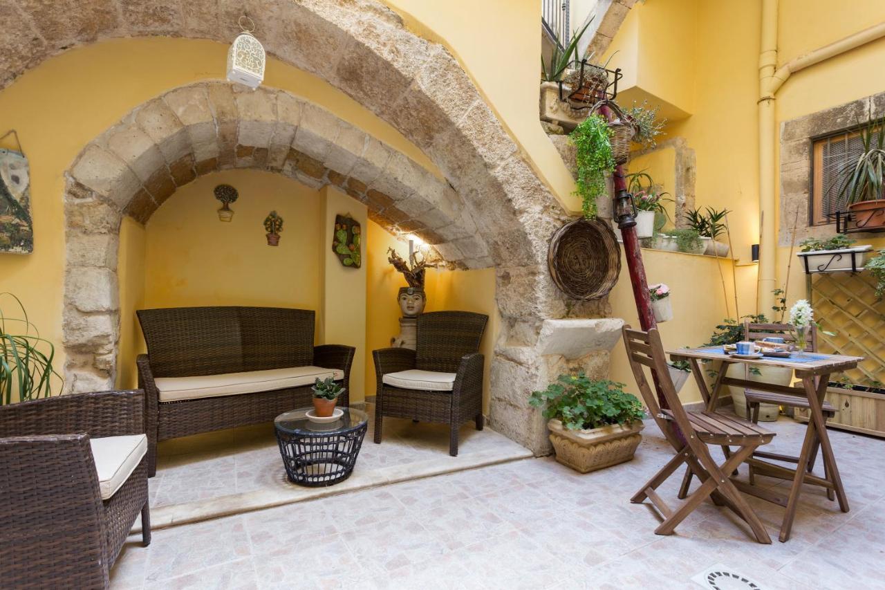Casa Nagale- Una Suite Di Charme Nel Cuore Di Ortigia A 50 Mt Dal Mare Syracuse Luaran gambar