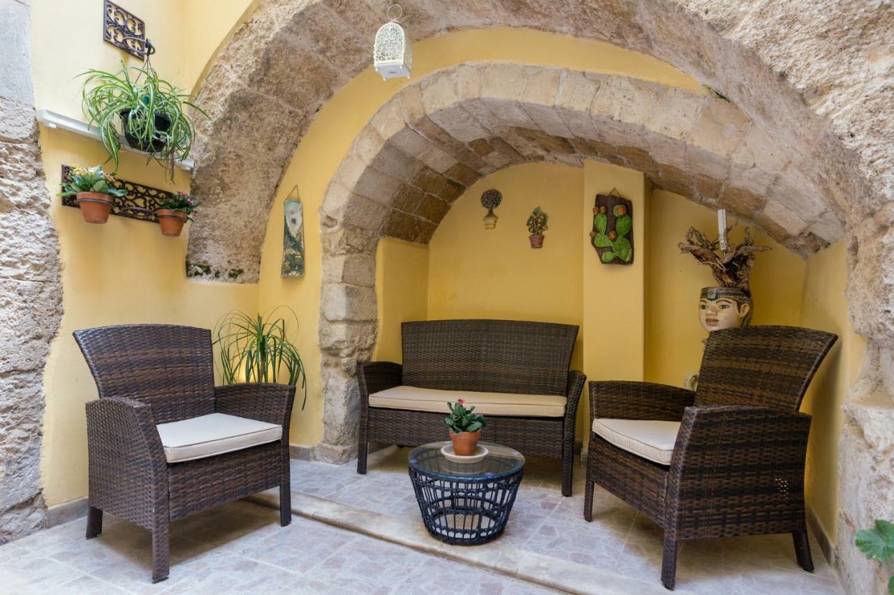 Casa Nagale- Una Suite Di Charme Nel Cuore Di Ortigia A 50 Mt Dal Mare Syracuse Luaran gambar