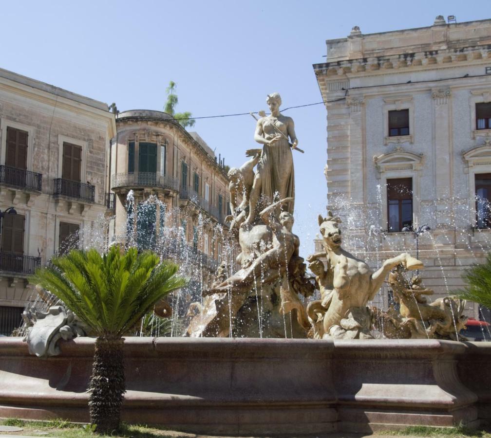 Casa Nagale- Una Suite Di Charme Nel Cuore Di Ortigia A 50 Mt Dal Mare Syracuse Luaran gambar