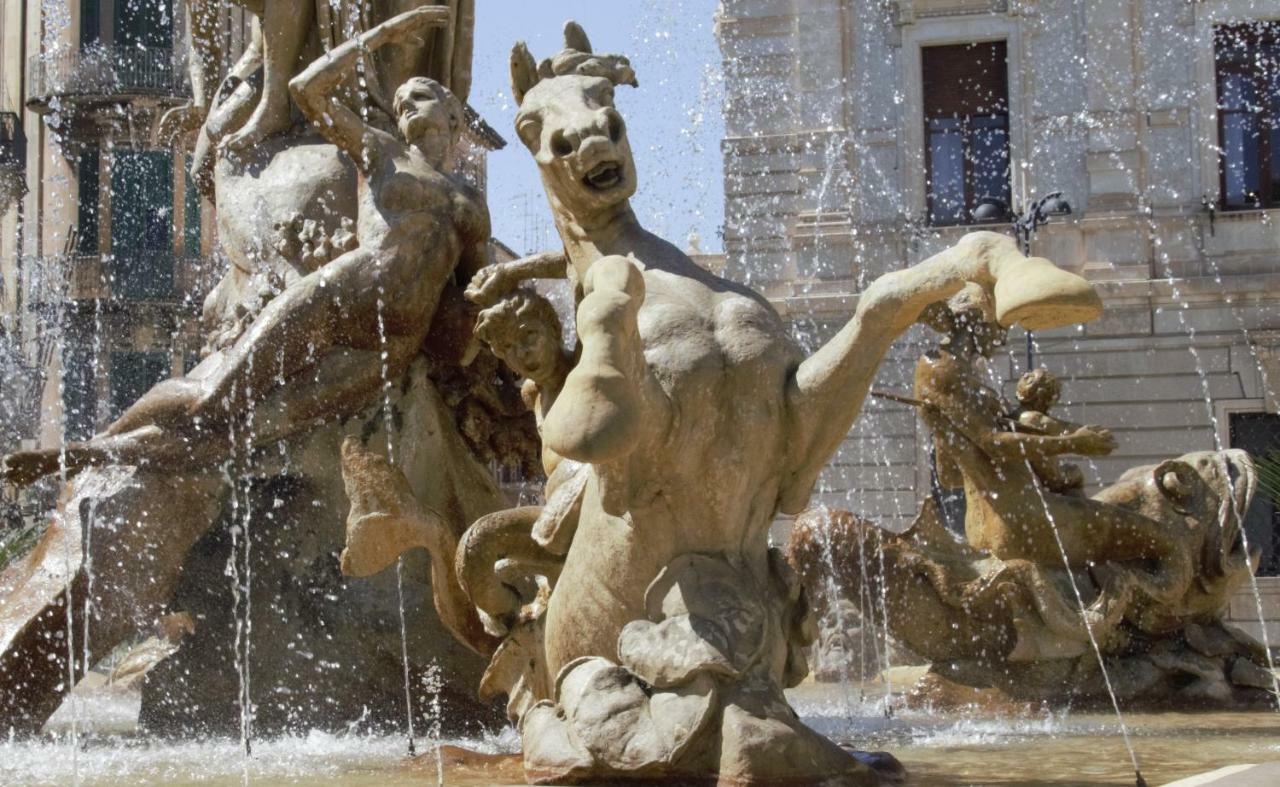 Casa Nagale- Una Suite Di Charme Nel Cuore Di Ortigia A 50 Mt Dal Mare Syracuse Luaran gambar