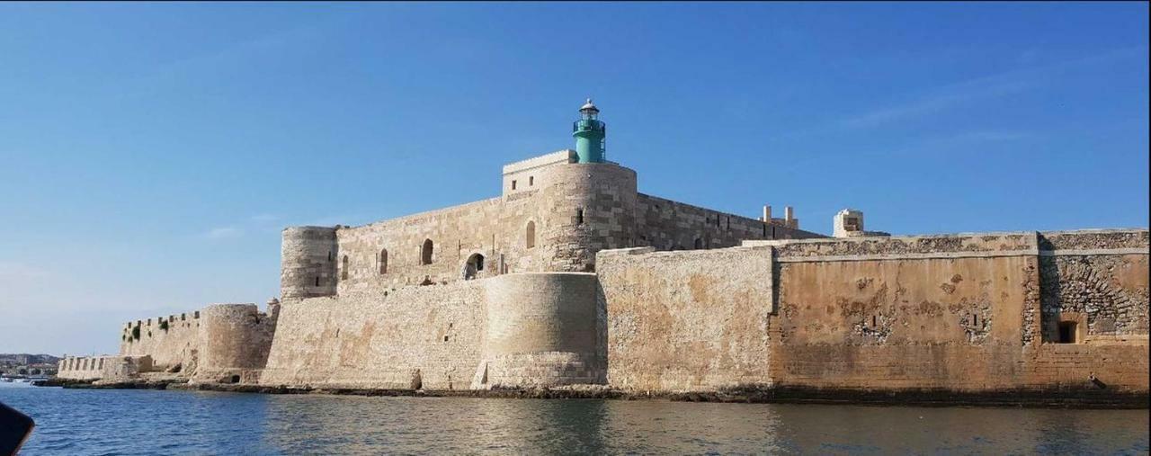 Casa Nagale- Una Suite Di Charme Nel Cuore Di Ortigia A 50 Mt Dal Mare Syracuse Luaran gambar