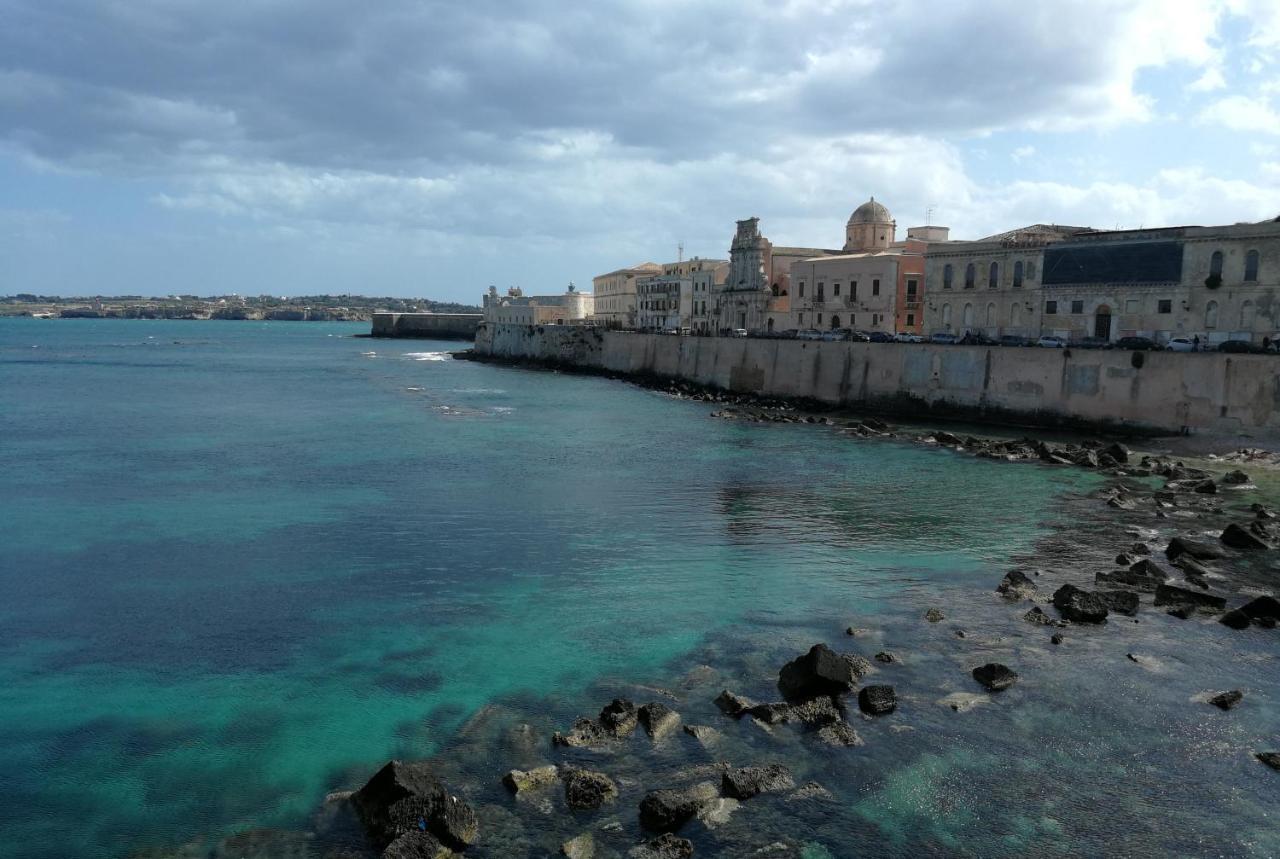 Casa Nagale- Una Suite Di Charme Nel Cuore Di Ortigia A 50 Mt Dal Mare Syracuse Luaran gambar