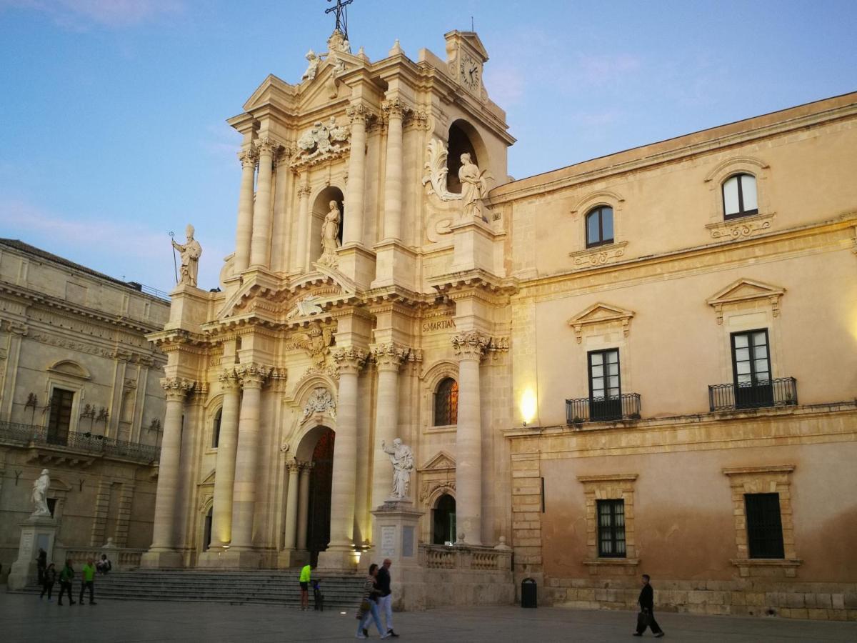 Casa Nagale- Una Suite Di Charme Nel Cuore Di Ortigia A 50 Mt Dal Mare Syracuse Luaran gambar