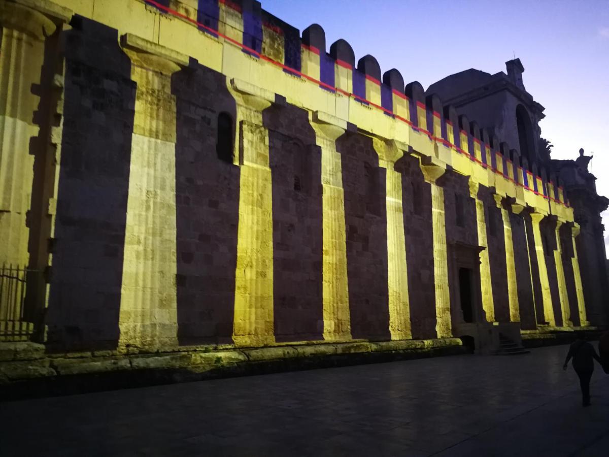 Casa Nagale- Una Suite Di Charme Nel Cuore Di Ortigia A 50 Mt Dal Mare Syracuse Luaran gambar